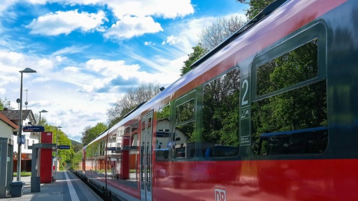 Nahverkehr der Linie S21